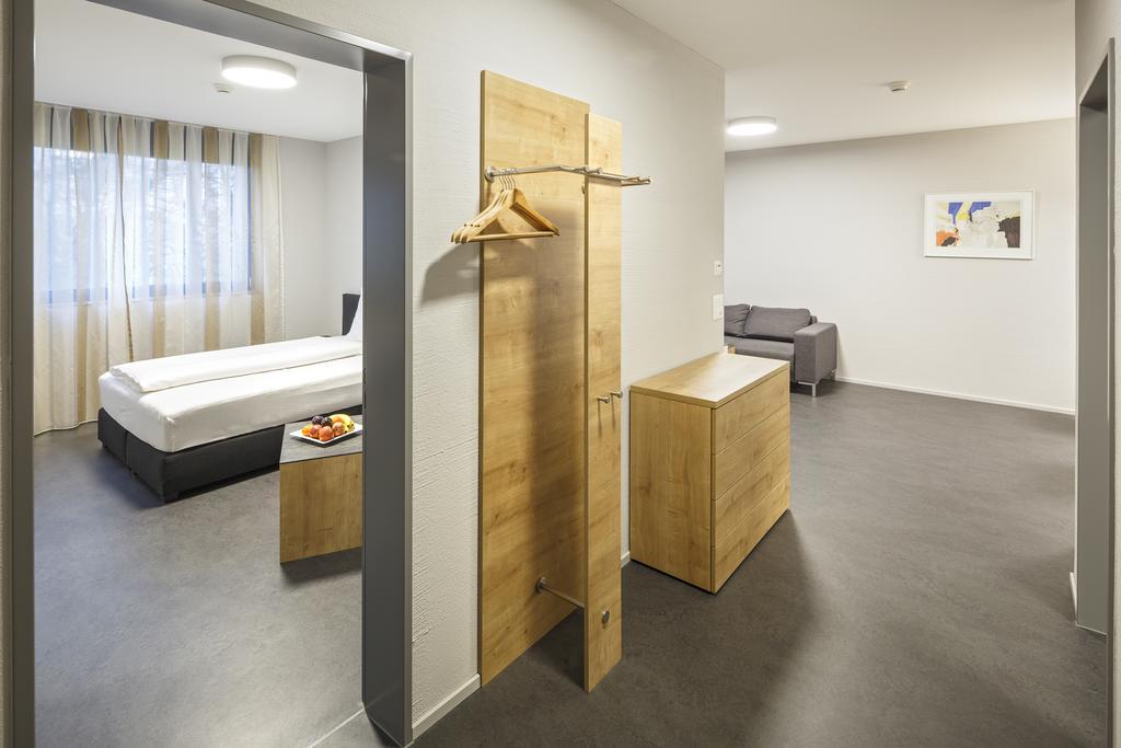 อพาร์ตโฮเต็ล อาเรา-เวสต์ สวิส ควอลิตี Aparthotel Oberentfelden ภายนอก รูปภาพ